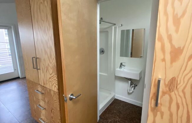 Studio, 1 bath, 239 sqft, $1,145, Unit 213