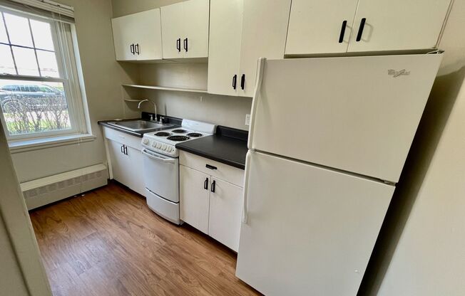 1 bed, 1 bath, 598 sqft, $1,050, Unit 301
