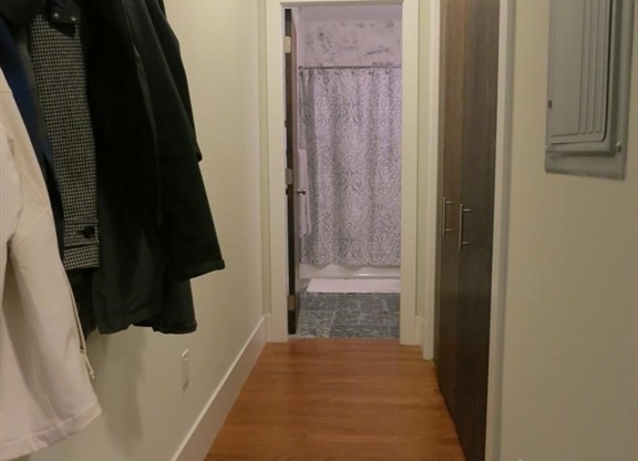 1 bed, 1 bath, 1,023 sqft, $3,550, Unit 220