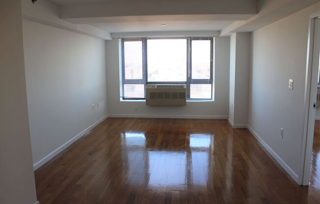 1 bed, 1 bath, 673 sqft, $3,300