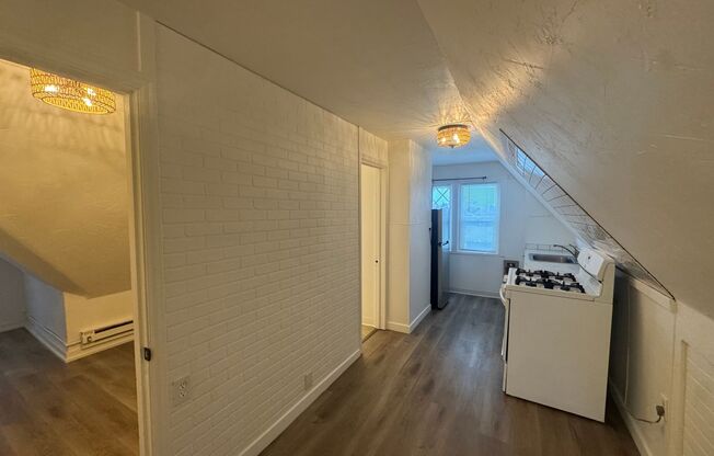 1 bed, 1 bath, 600 sqft, $1,050, Unit Unit 5