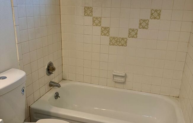 2 beds, 1 bath, 900 sqft, $1,695, Unit A