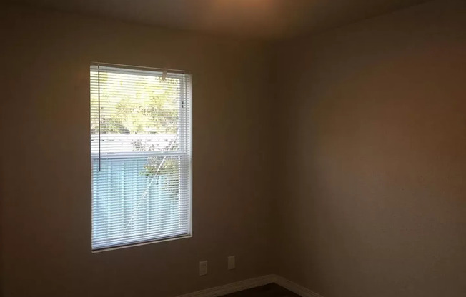 2 beds, 1 bath, 625 sqft, $915