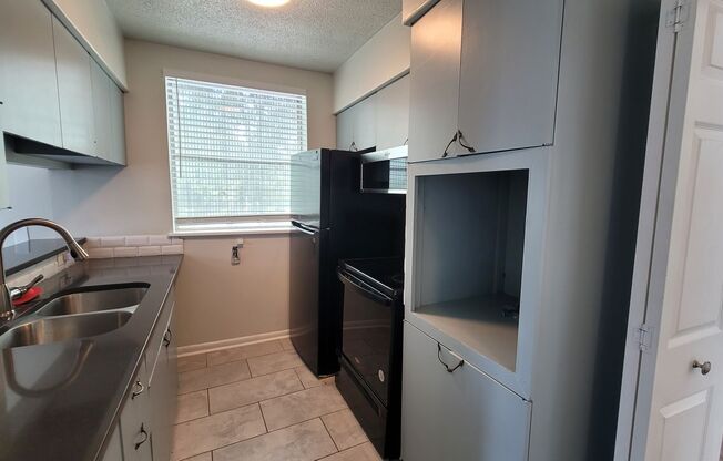 1 bed, 1 bath, 700 sqft, $875, Unit 207