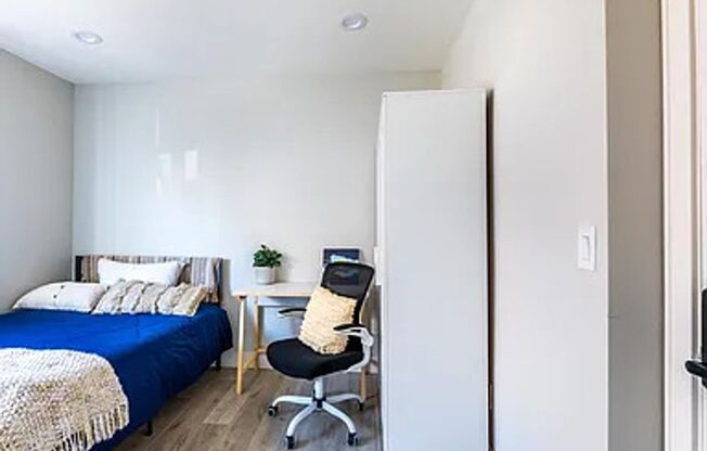 1 bed, 1 bath, 172 sqft, $1,000, Unit 1458 1/2 - Rm 103