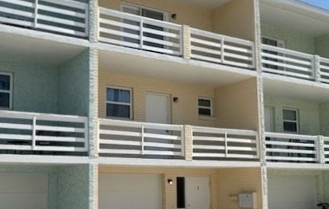 Stunning Beachside Townhome in Port Orange!