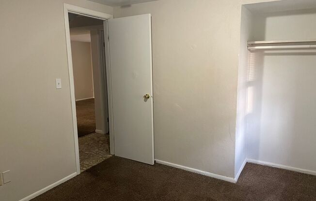 2 beds, 1 bath, 800 sqft, $795, Unit Unit #4