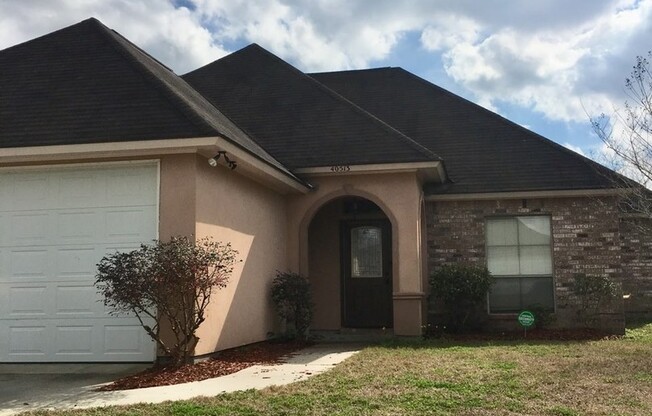 3 Bedroom/2 Bath single family home for lease in Gonzales, LA