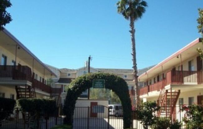 119-135 S Fahrion Pl