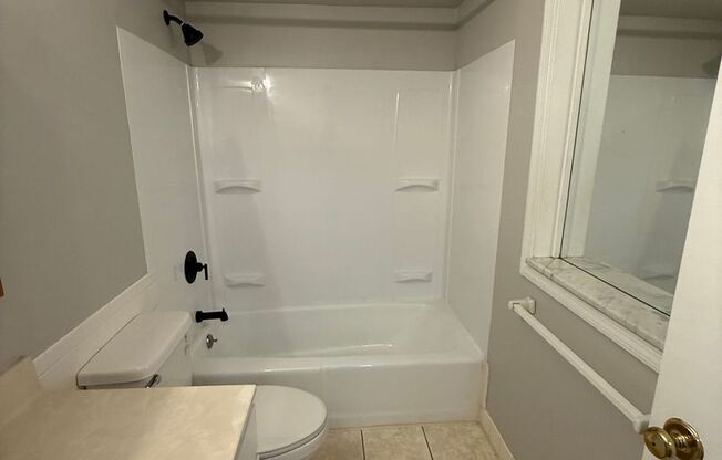 2 beds, 1 bath, 910 sqft, $1,820, Unit 52OH-10