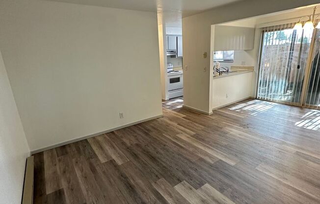 2 beds, 1 bath, 754 sqft, $1,475, Unit 03