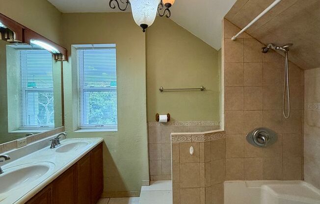 1 bed, 1 bath, $975, Unit UNIT 5
