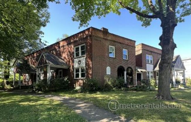 385-387 Arcadia Avenue