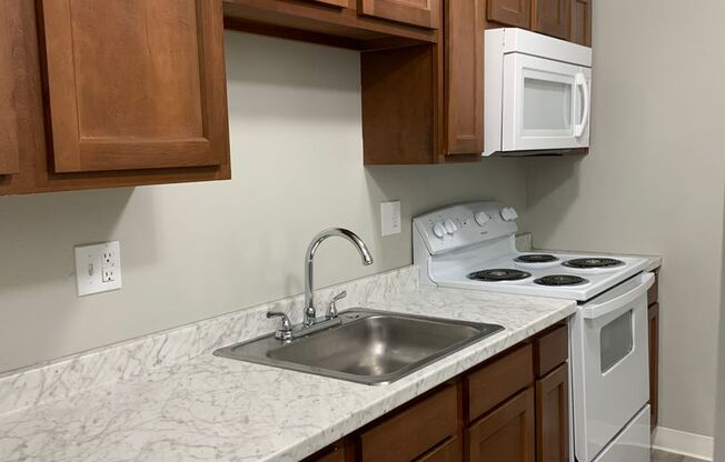 3 beds, 1 bath, 960 sqft, $1,200, Unit 124