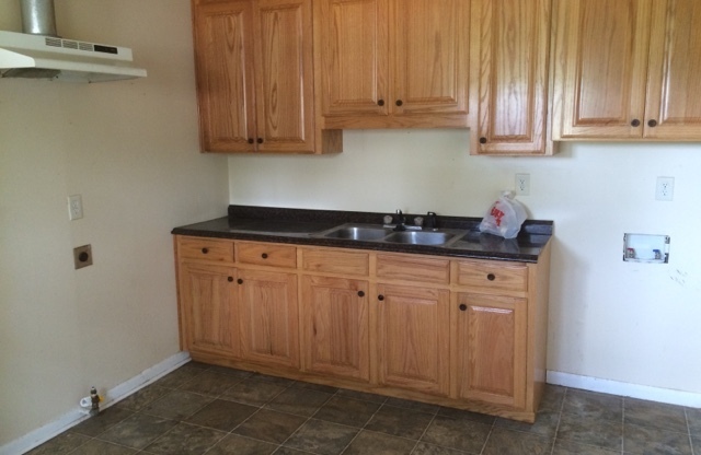 2 beds, 1 bath, $495