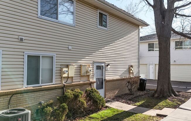 Charming 2bd/1bth Townhome Centrally Located