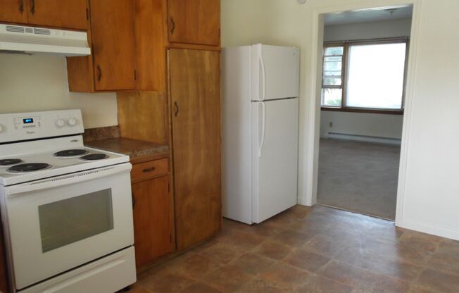 2 beds, 1 bath, 903 sqft, $1,240, Unit M-8