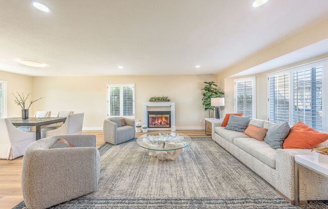 Fully furnished Canyon View 5 Bed Single Family