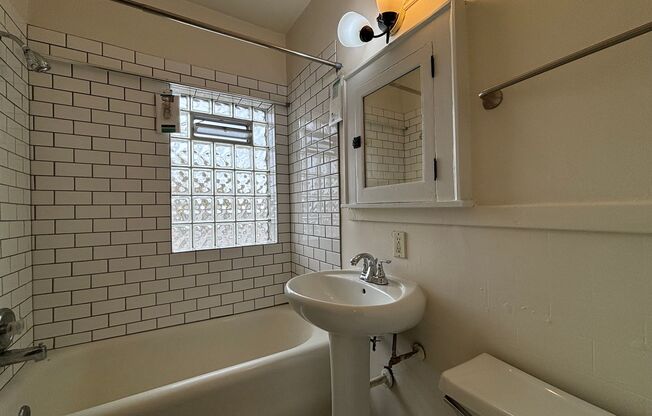 Studio, 1 bath, 445 sqft, $954, Unit 208