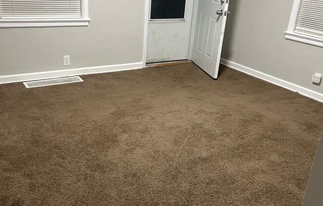 1 bed, 1 bath, 600 sqft, $750, Unit 1326 Medford Ave