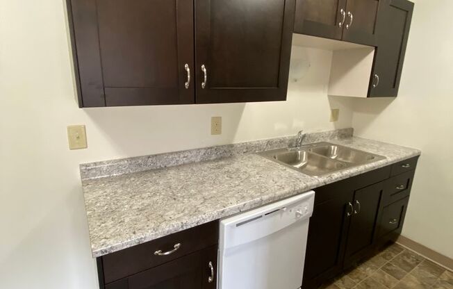 2 beds, 1 bath, $710, Unit 14-A