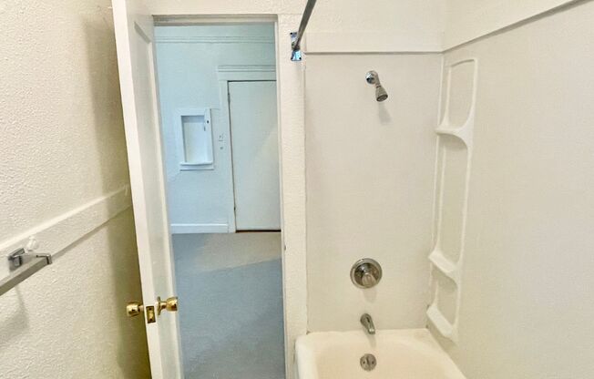 Studio, 1 bath, $1,595