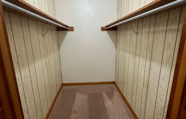 1 bed, 1 bath, 500 sqft, $1,130, Unit R-5