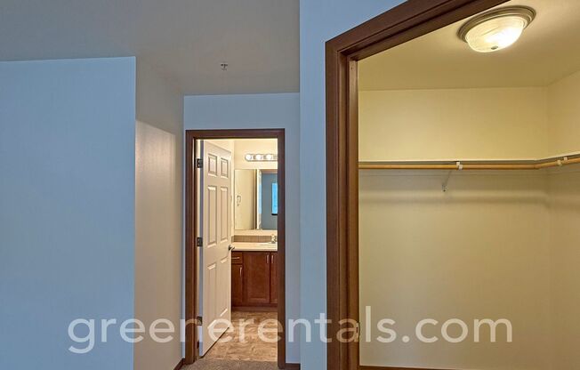 2 beds, 2 baths, 1,050 sqft, $1,725, Unit 1419-201