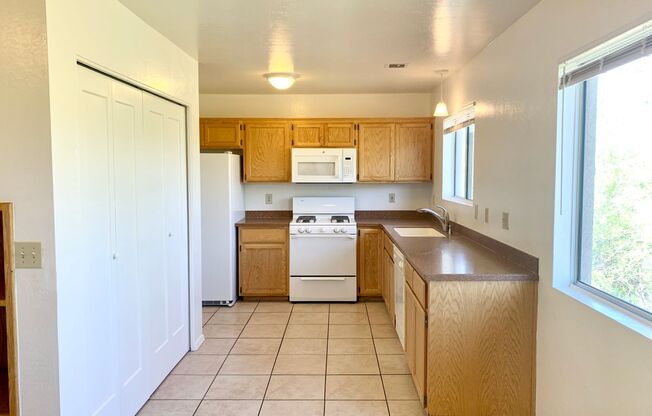 2 beds, 1 bath, 700 sqft, $1,195, Unit Unit C