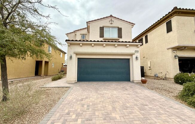 3/BD 2.5/BA Beautiful Home with Loft, Mountain Views & Backyard Oasis