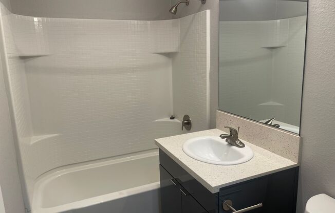 2 beds, 1.5 baths, 1,050 sqft, $3,340, Unit 4722-14
