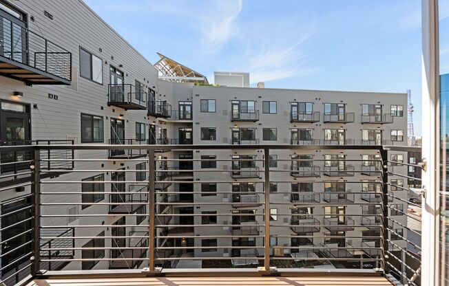 1 bed, 1 bath, 614 sqft, $2,060, Unit 410