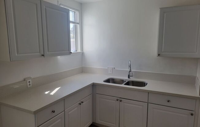 2 beds, 1 bath, $2,545, Unit D