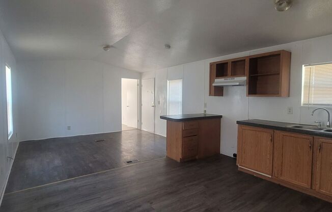 2 beds, 1 bath, 728 sqft, $750