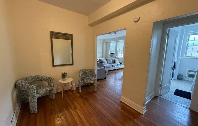 2 beds, 2 baths, 1,303 sqft, $3,000, Unit New King Edward  402