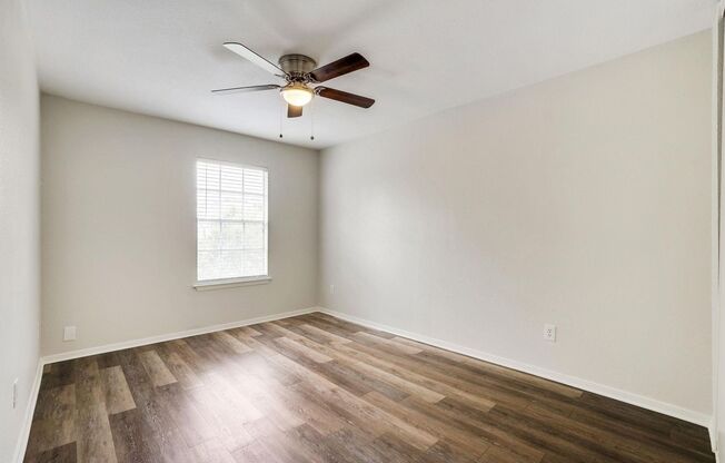 2 beds, 1 bath, 810 sqft, $1,100, Unit 102