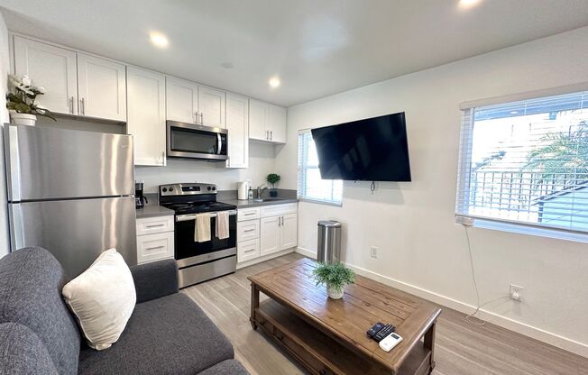 Studio, 1 bath, 400 sqft, $1,850, Unit 8