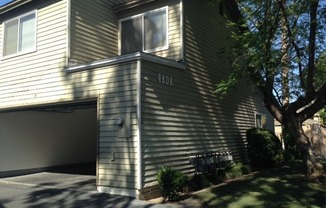 3 beds, 2.5 baths, $1,595, Unit 24