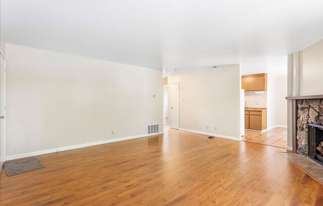 2120 San Antonio Ave #E - 2 bedroom | 2 bath | Upper unit