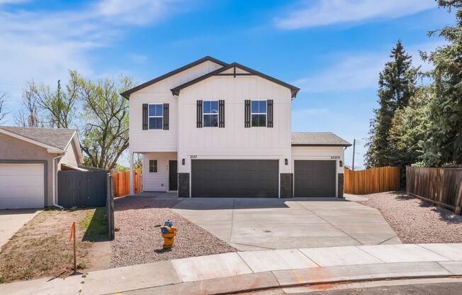 NEW BUILT 3BR with Garage, Yard & Designer Finishes in a Cul De Sac!