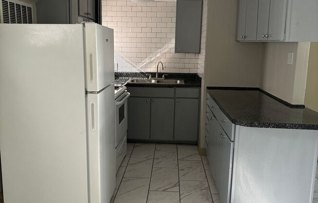 2 beds, 1.5 baths, 870 sqft, $1,025, Unit B08