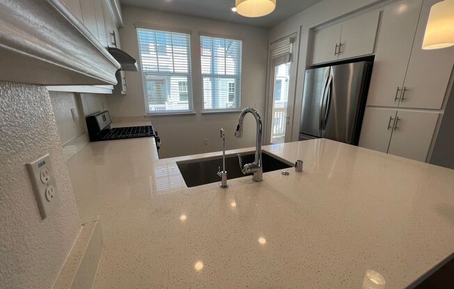 Beautiful 3 bed 2.5 bath Townhouse in Mountain View. This is a must see.