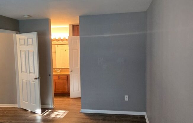 2 beds, 1 bath, $2,100, Unit UNIT 37