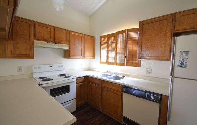 BEAUTIFUL, SPACIOUS 2 BED AND 2 BATH HOME IN CHANDLER