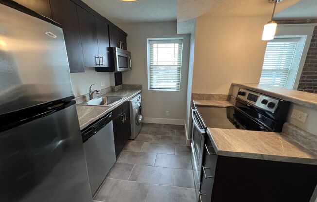 1 bed, 1 bath, 650 sqft, $1,295, Unit Unit 301 A650 Corner Unit w/Nook and Downtown View