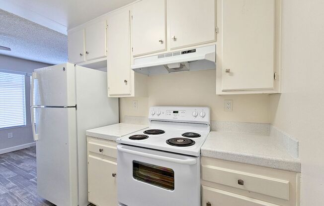 1 bed, 1 bath, 700 sqft, $1,695, Unit 32