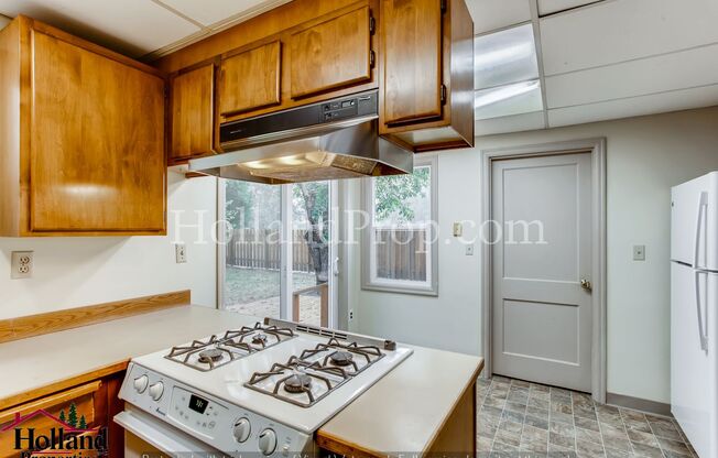 2 beds, 1 bath, $2,145