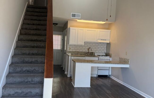 1 bed, 1 bath, 600 sqft, $1,190, Unit C1