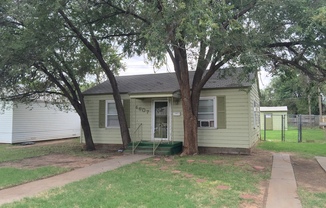 4607 32nd 2Bed/1Bath Available 6/10!