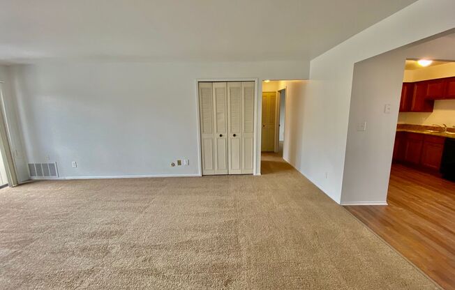 2 beds, 1 bath, 1,000 sqft, $1,295, Unit 619 Flint Rd. #5